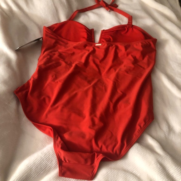 Nicole Miller New York Plus Size V Swimsuit - Picture 4 of 10